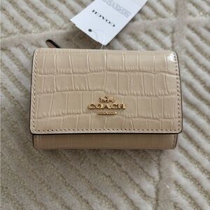 ✨NWT✨ Coach Micro Wallet (Beige/Gold Hardware) Croc embossed leather